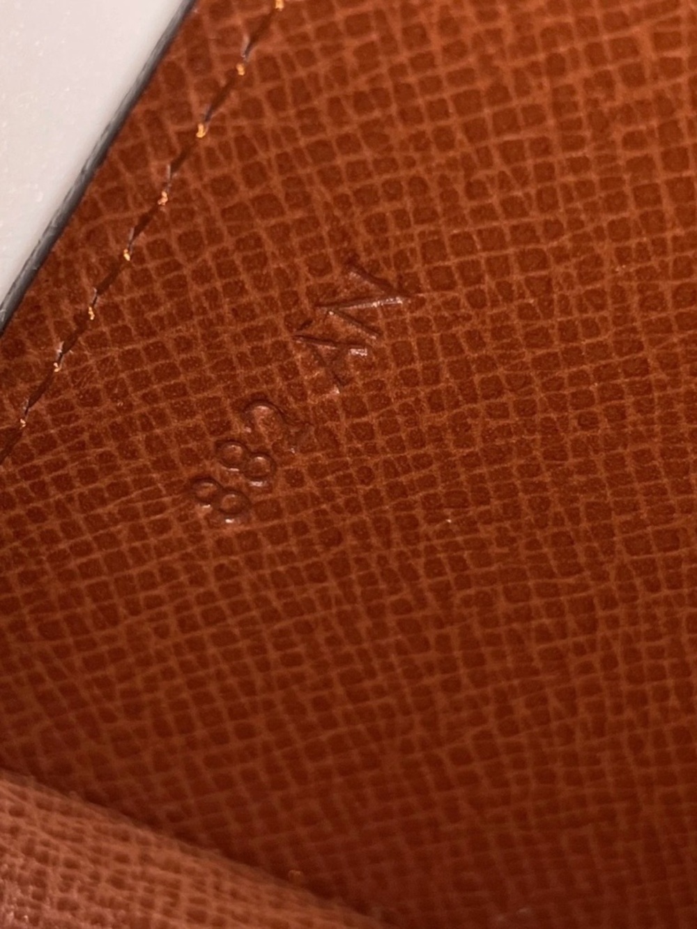 Louis Vuitton Monogram Canvas
Sarah Wallet - Picture 11 of 12